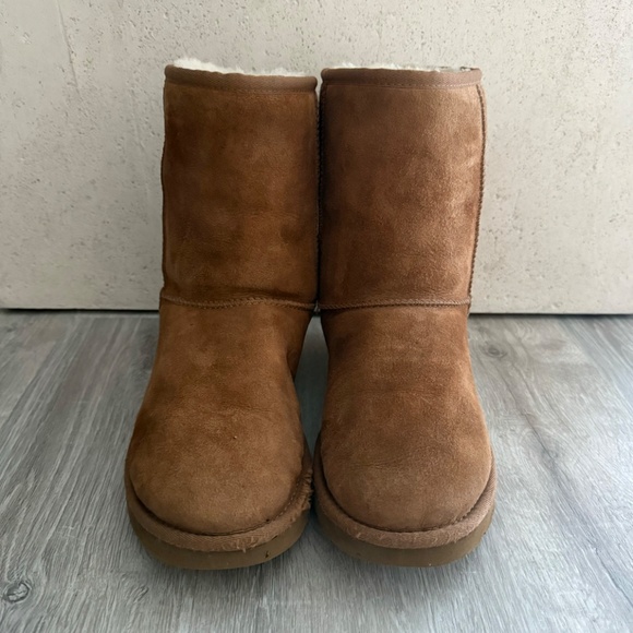 UGG Women’s Classic Short  Boots Chestnut Size 8 Fall Winter Cozy - Picture 3 of 11